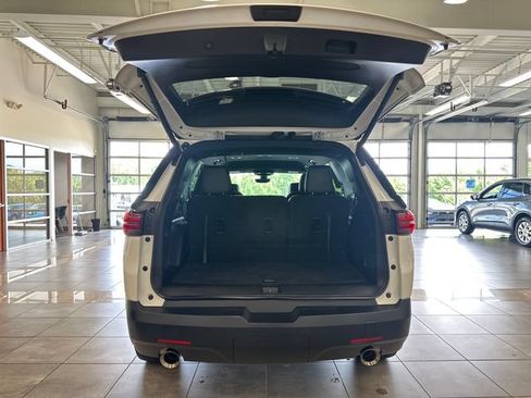 Used 2023 Chevrolet Traverse LT w/ LT Premium Package AWD/4WD image 28
