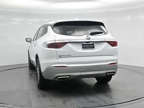 Used 2024 Buick Enclave Premium image 32