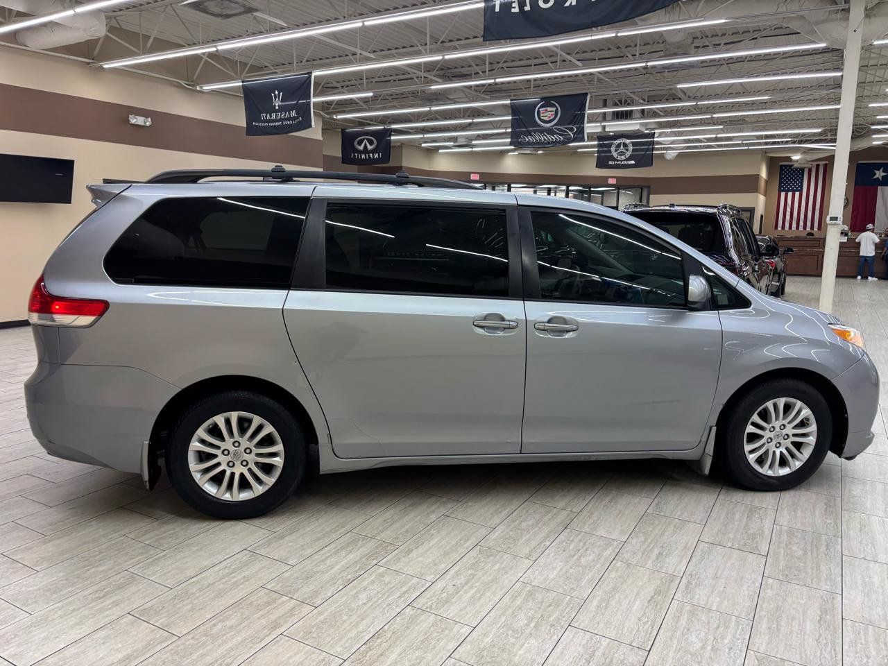Used 2012 Toyota Sienna XLE w/ XLE Navigation Pkg FWD image 12