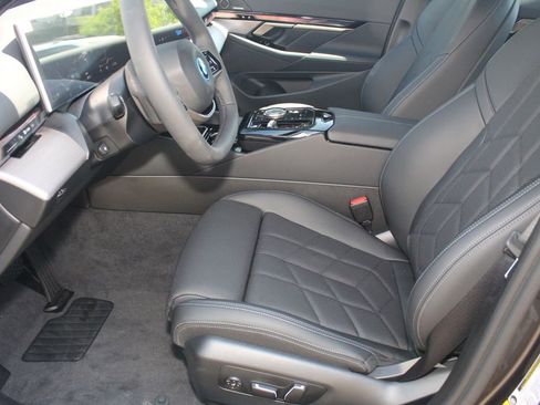 New 2026 BMW i5 eDrive40 w/ Premium Package AWD/4WD image 19