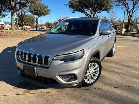 Used 2019 Jeep Cherokee Latitude w/ Popular Appearance Group FWD image 1