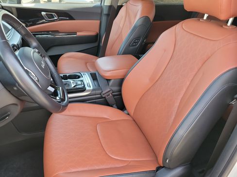 Used 2023 Kia Carnival SX image 4