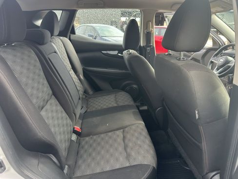 Used 2017 Nissan Rogue Sport SV AWD/4WD image 18