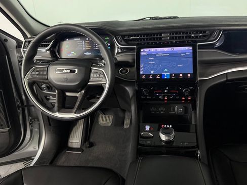 Used 2023 Jeep Grand Cherokee 4WD 4xe image 12