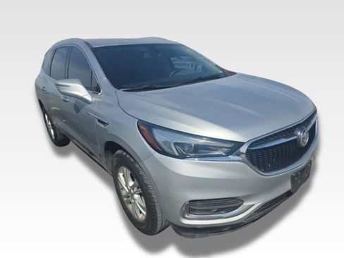 Used 2020 Buick Enclave Essence image 2
