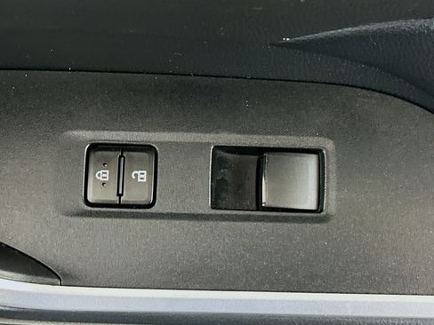 Used 2021 Toyota RAV4 LE image 28