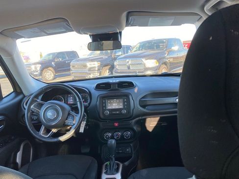 Used 2015 Jeep Renegade Latitude image 9