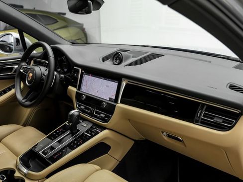 Used 2024 Porsche Macan AWD/4WD image 18