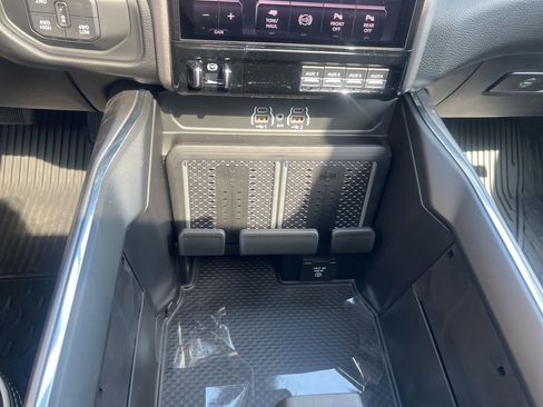 New 2026 RAM 2500 Laramie AWD/4WD image 28