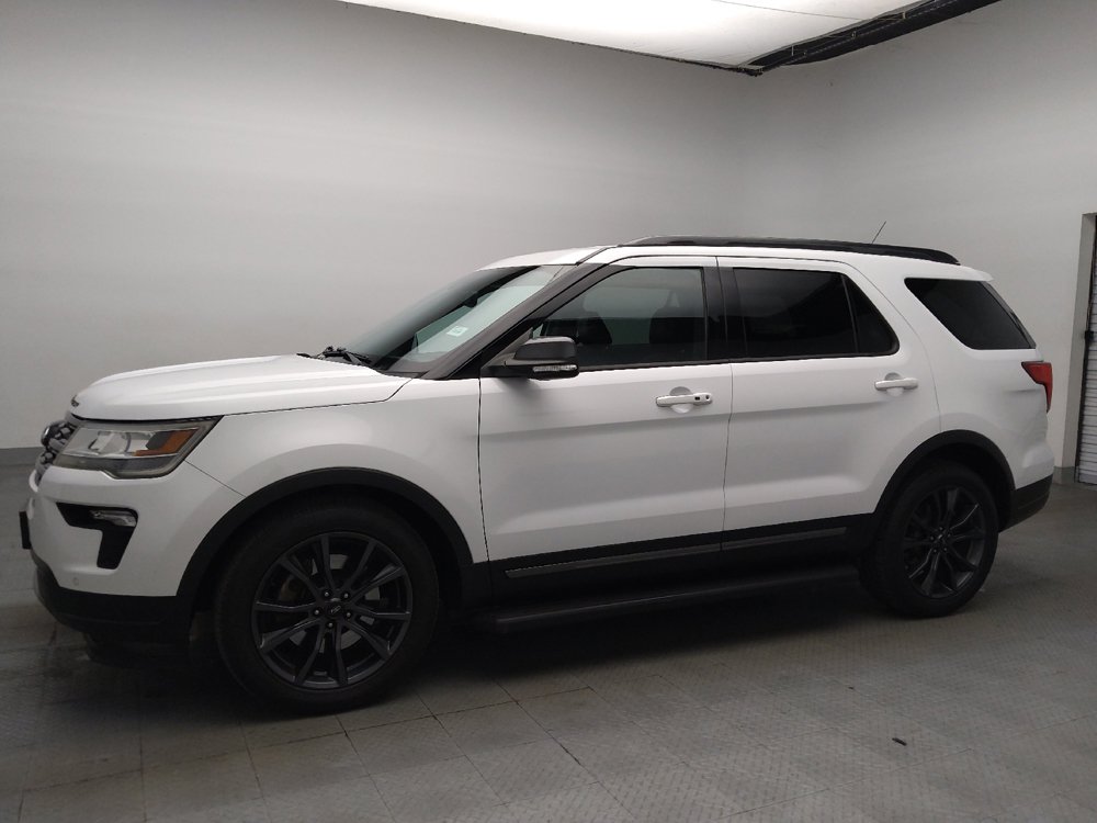Used 2019 Ford Explorer XLT w/ Equipment Group 202A FWD image 2