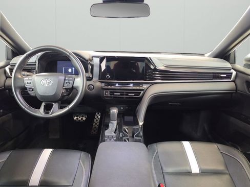 Used 2025 Toyota Camry SE image 17