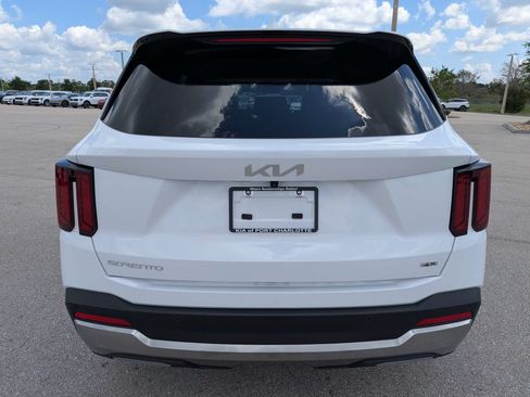 Certified 2025 Kia Sorento S AWD/4WD image 6