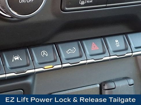 Used 2022 Chevrolet Silverado 1500 Custom Trail Boss w/ LPO, Dark Essentials Package AWD/4WD image 17