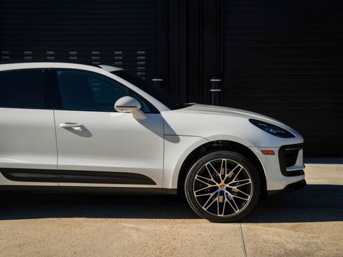 New 2026 Porsche Macan image 15