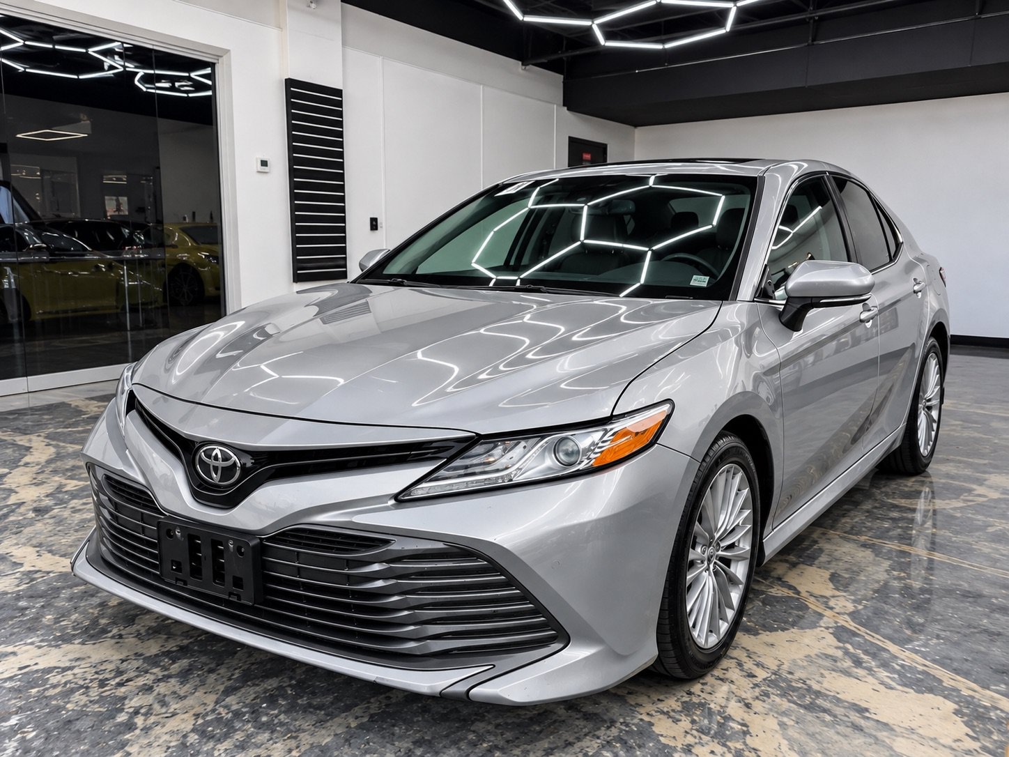 Used 2020 Toyota Camry XLE FWD image 1