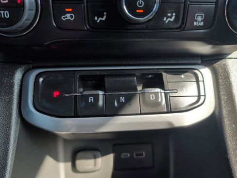 Used 2023 GMC Acadia SLE image 32