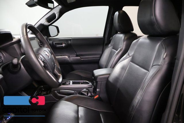 Used 2019 Toyota Tacoma TRD Off-Road w/ TRD Premium Off Road Package AWD/4WD image 12