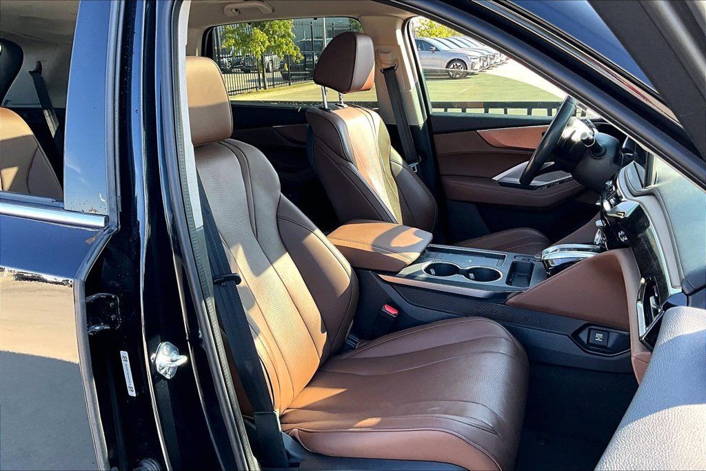 Used 2025 Acura MDX w/ Technology Package FWD image 9