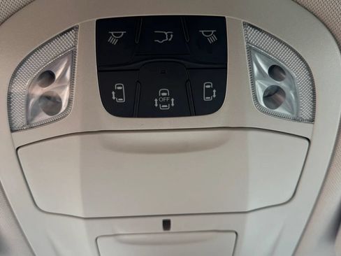 Used 2023 Chrysler Pacifica Touring-L FWD image 27