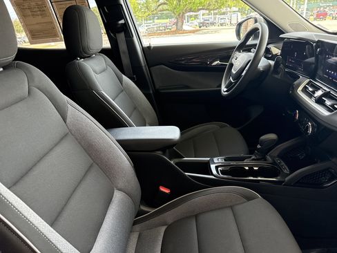 Used 2025 Chevrolet TrailBlazer LT image 6