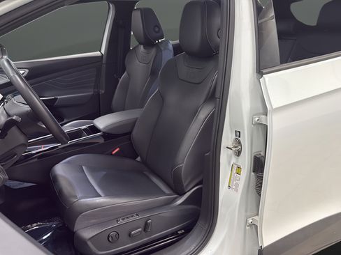 Used 2023 Volkswagen ID.4 Pro S AWD/4WD image 9