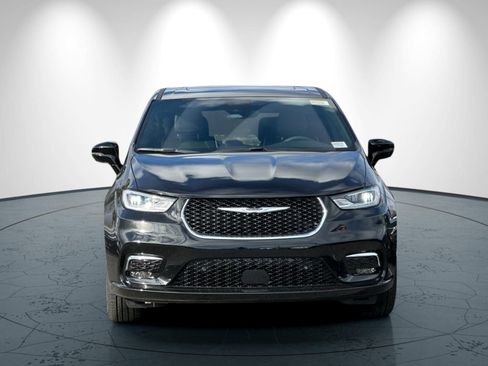 New 2026 Chrysler Pacifica Limited image 9