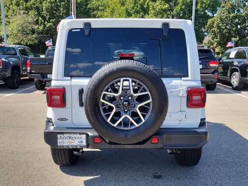 Used 2024 Jeep Wrangler Sahara image 4