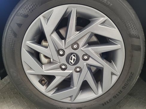 Used 2024 Hyundai Elantra SEL FWD image 31