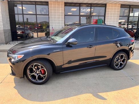 Used 2023 Alfa Romeo Stelvio Veloce AWD/4WD image 2