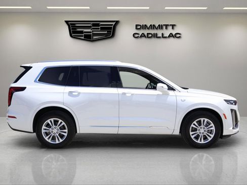 New 2025 Cadillac XT6 Luxury image 6