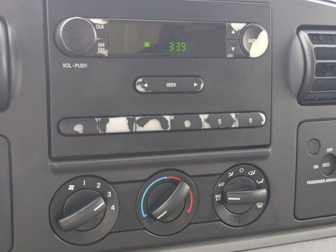 Used 2005 Ford F350 XL image 22