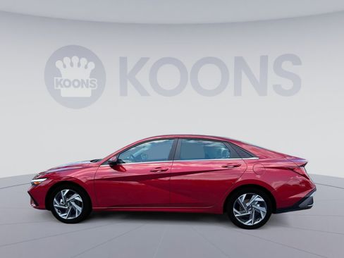 New 2025 Hyundai Elantra Limited image 4