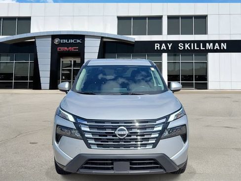 Used 2025 Nissan Rogue SV AWD/4WD image 2