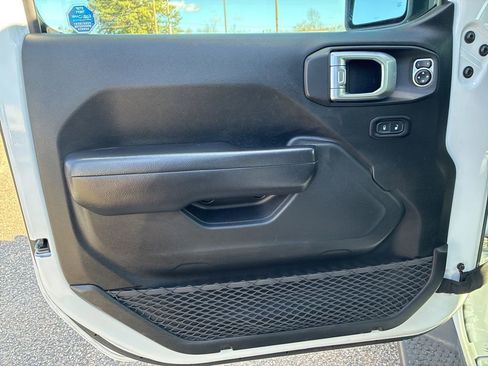 Used 2019 Jeep Wrangler Sport image 11