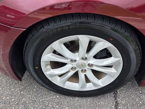 Used 2012 Hyundai Genesis 3.8 RWD image 16