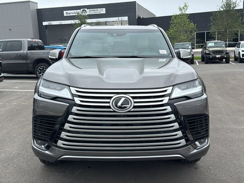 Used 2024 Lexus LX 600 4WD w/ Luxury Package image 2