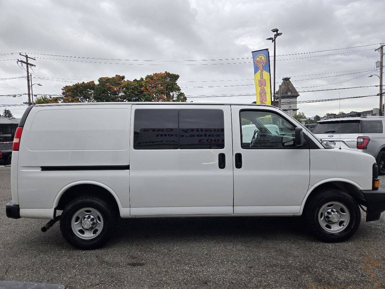 Used 2017 Chevrolet Express 2500 RWD image 4