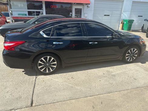 Used 2017 Nissan Altima 2.5 SV FWD image 4