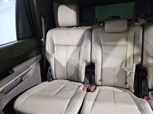 Used 2021 Ford Expedition Max XLT image 12