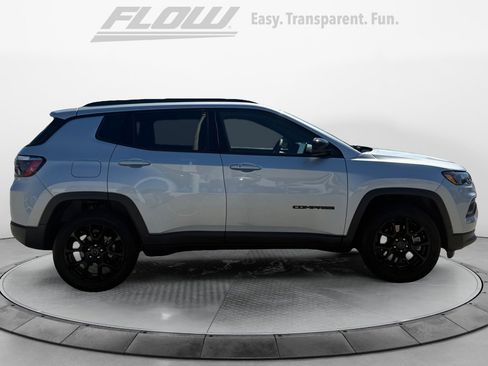 Used 2025 Jeep Compass Latitude w/ Altitude Special Edition image 9
