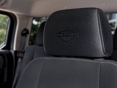 Used 2010 HUMMER H3T Adventure image 26