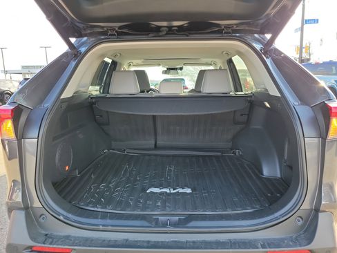 Used 2023 Toyota RAV4 XLE Premium image 9