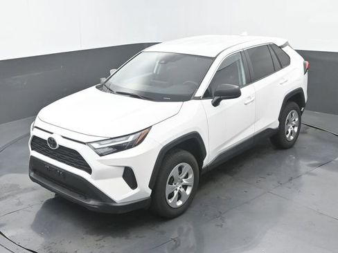 Used 2023 Toyota RAV4 LE FWD image 16