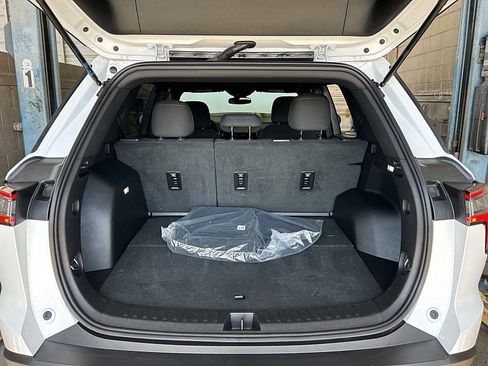 Used 2025 Chevrolet Equinox LT image 25