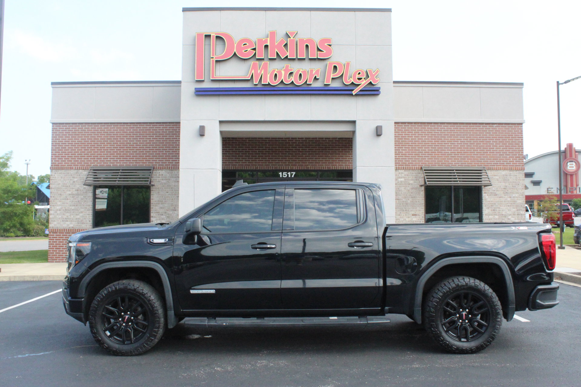 Used 2022 GMC Sierra 1500 Elevation w/ LPO, Elevation Black Package AWD/4WD image 11