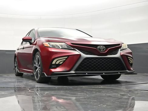 Used 2018 Toyota Camry SE FWD image 26