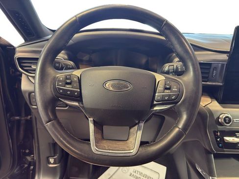 Used 2020 Ford Explorer Platinum w/ Premium Technology Package AWD/4WD image 17