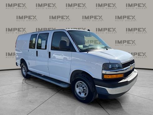Used 2023 Chevrolet Express 2500 w/ Driver Convenience Package image 7