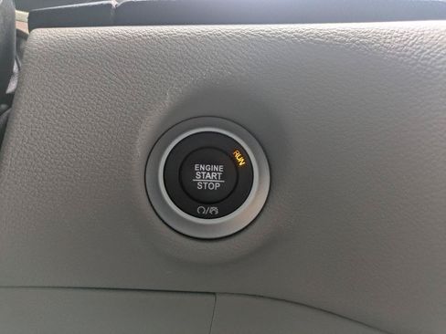 Used 2022 Chrysler Voyager LX FWD image 11