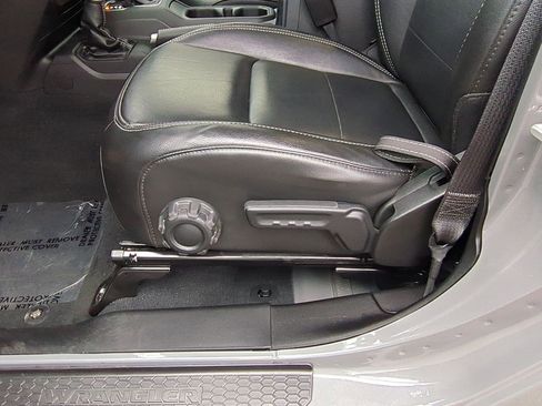 Used 2022 Jeep Wrangler Unlimited Sahara w/ Safety Group image 20